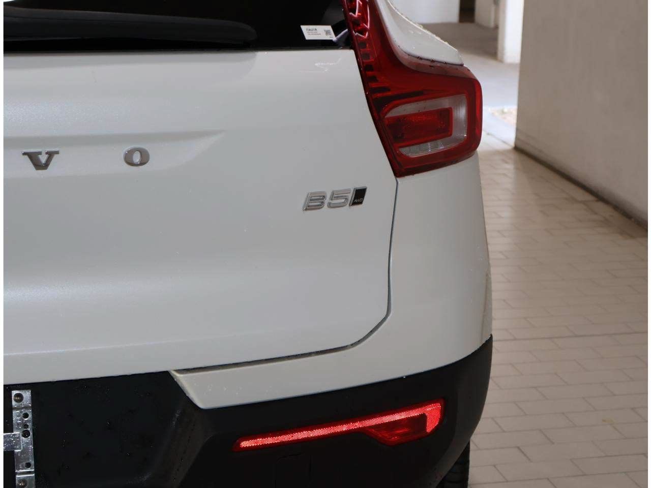 Used 2025 Volvo XC40 B5 Plus w/ Protection Package Premier AWD/4WD image 7