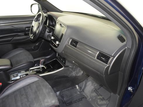 Used 2020 Mitsubishi Outlander LE image 39