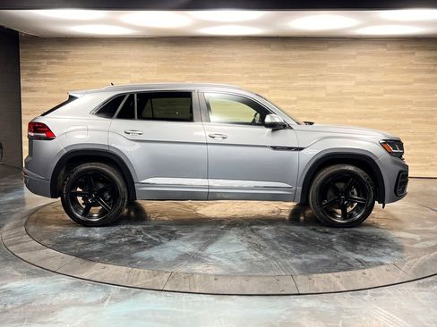 Used 2020 Volkswagen Atlas Cross Sport SEL R-Line image 30