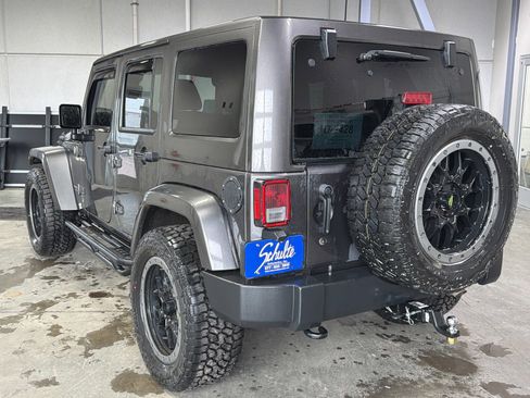 Used 2016 Jeep Wrangler Unlimited Rubicon w/ Connectivity Group image 5
