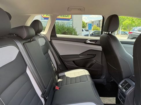 Certified 2022 Volkswagen Taos SEL AWD/4WD image 11