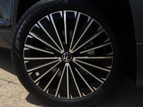 New 2025 Volkswagen Taos SE FWD image 11