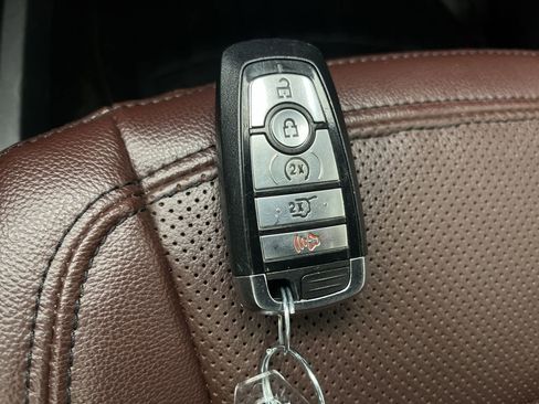 Used 2022 Ford Expedition Limited image 33