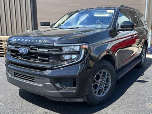 Used 2025 Ford Expedition Active AWD/4WD image 1