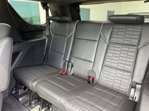 Used 2022 Cadillac Escalade Sport Platinum w/ Heavy-Duty Trailer Package AWD/4WD image 10