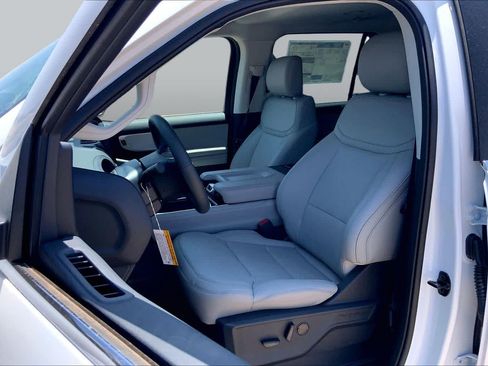 New 2026 Ford Expedition Active RWD image 9