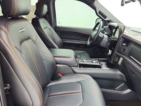 Used 2023 Ford Expedition Platinum image 25