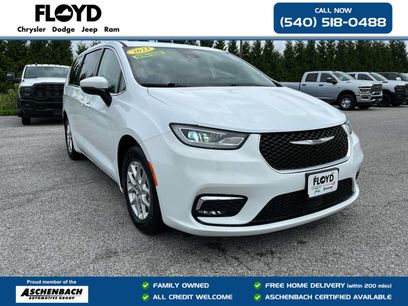 Used 2023 Chrysler Pacifica Touring-L