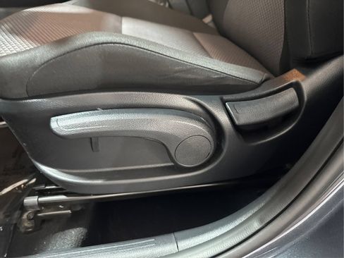 Used 2025 Kia Soul LX w/ LX Technology Package FWD image 18