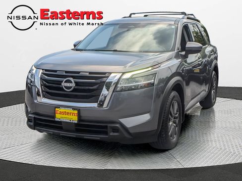 Used 2022 Nissan Pathfinder SV image 2
