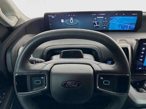 Used 2025 Ford Expedition Active image 12