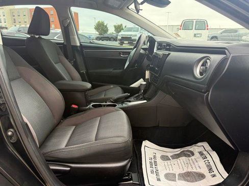 Used 2018 Toyota Corolla LE FWD image 3