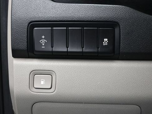 Used 2020 Kia Sedona LX FWD image 15
