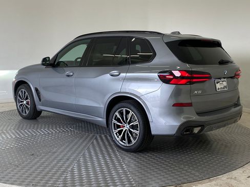 New 2026 BMW X5 xDrive40i w/ M Sport Package AWD/4WD image 3
