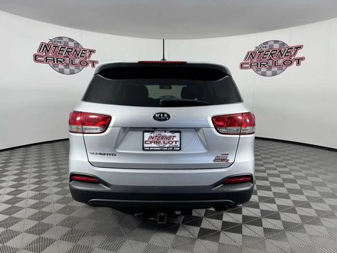 Used 2018 Kia Sorento L image 6
