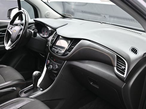 Used 2019 Chevrolet Trax LT w/ LT Convenience Package image 30