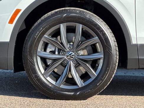 Used 2022 Volkswagen Tiguan SE w/ Panoramic Sunroof Package image 26