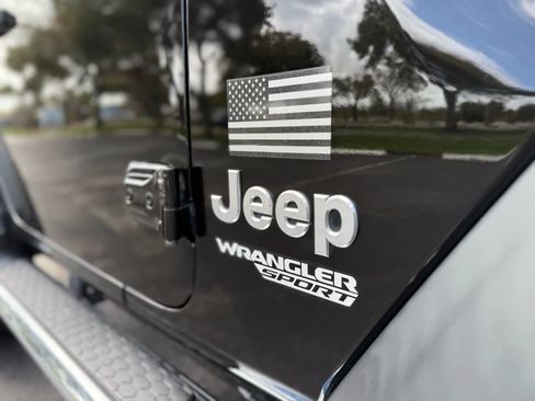 Used 2018 Jeep Wrangler Sport AWD/4WD image 14