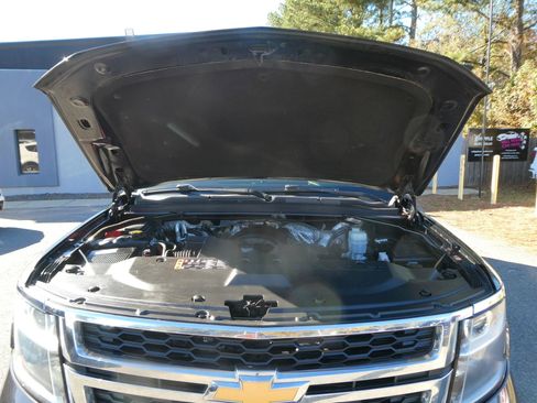 Used 2018 Chevrolet Suburban LT image 39