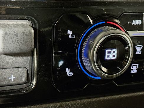 Certified 2024 Chevrolet Silverado 2500 LT w/ Texas Edition AWD/4WD image 18