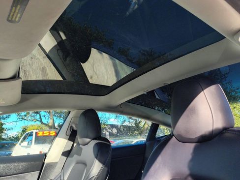 Used 2022 Tesla Model 3 Long Range AWD/4WD image 32