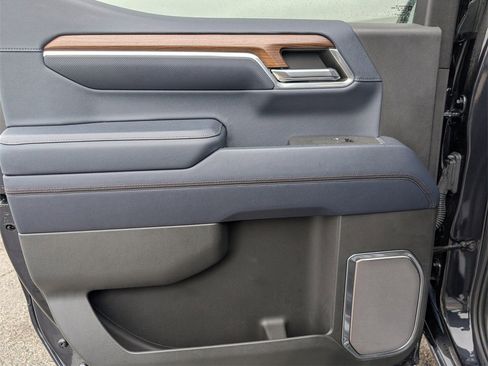 Used 2022 Chevrolet Silverado 1500 High Country w/ Z71 Off-Road Package image 24