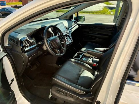 Used 2023 Honda Odyssey Elite image 17