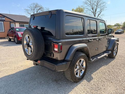 Used 2018 Jeep Wrangler Unlimited Sahara AWD/4WD image 6