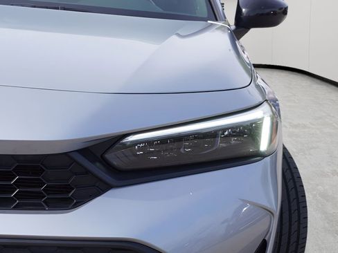 Used 2025 Honda Civic Sport image 4