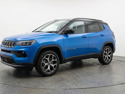 Used 2025 Jeep Compass Limited image 3