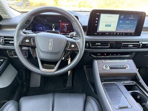 New 2025 Lincoln Aviator Reserve w/ Luxury Package image 17