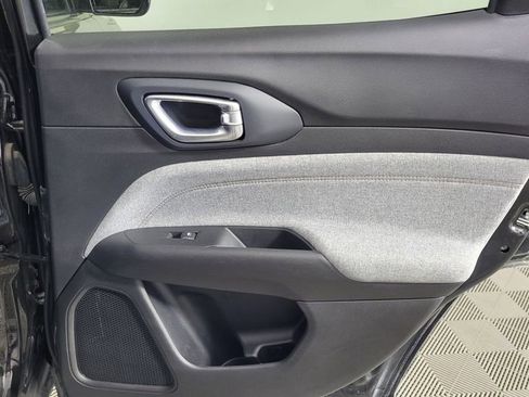 Used 2022 Jeep Compass Latitude image 30