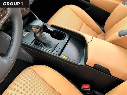 Used 2025 Lexus ES 300h w/ Premium Package image 13