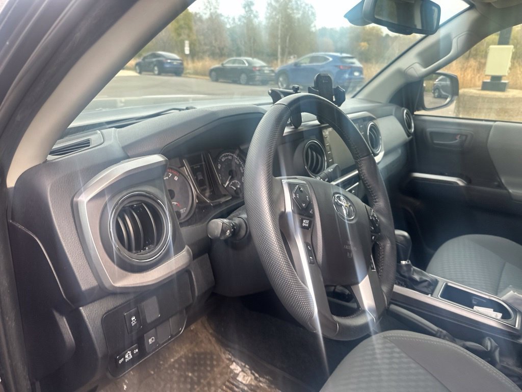 Used 2021 Toyota Tacoma SR5 AWD/4WD image 26