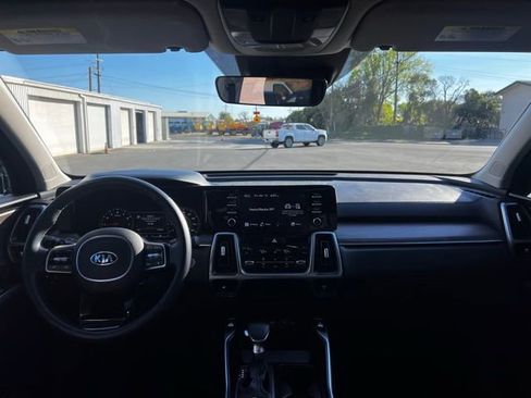 Used 2021 Kia Sorento EX image 21