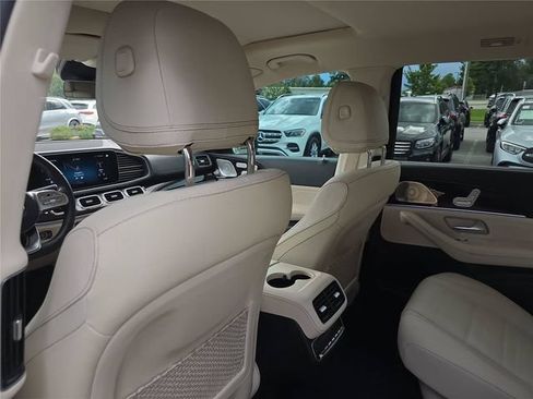 Used 2022 Mercedes-Benz GLS 580 4MATIC image 17