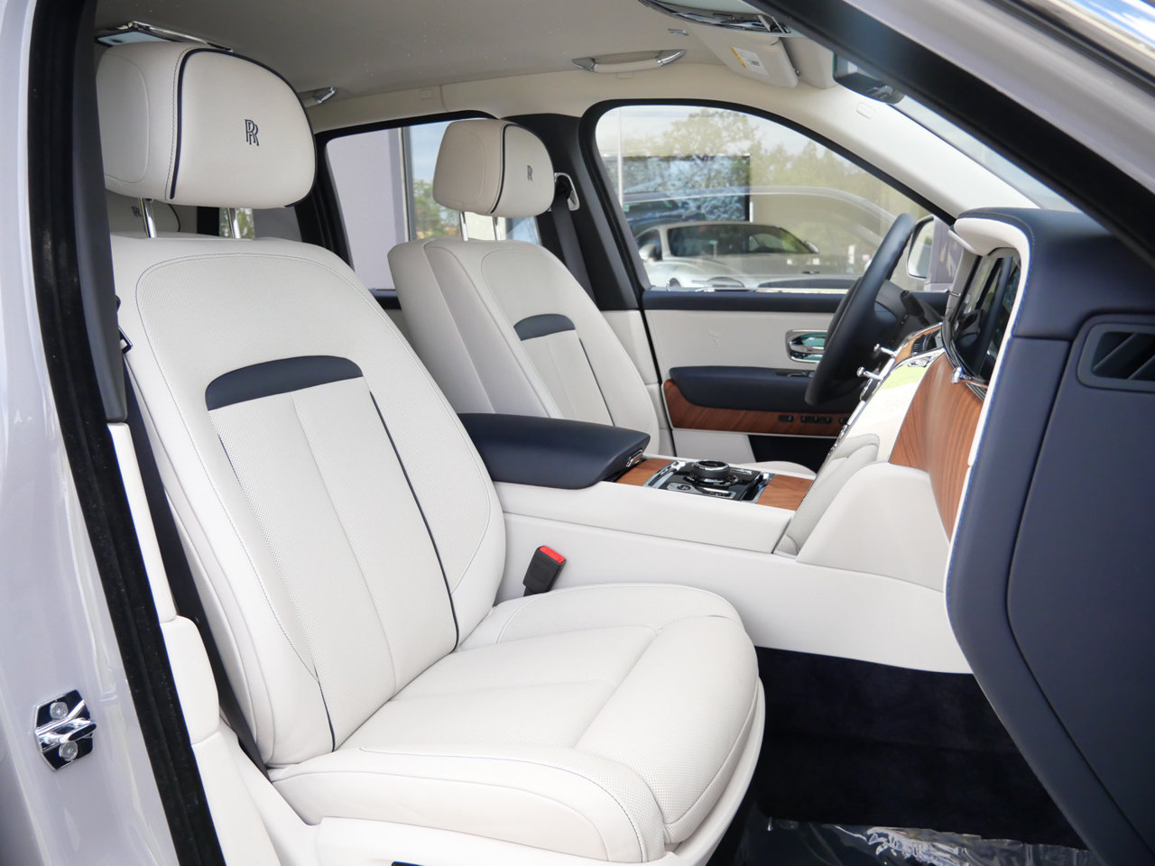 Used 2025 Rolls-Royce Cullinan AWD/4WD image 32