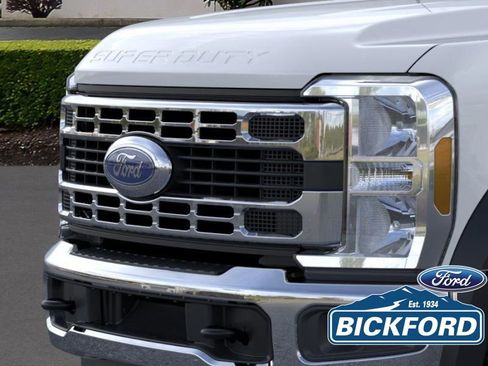 New 2025 Ford F450 XL w/ XL Chrome Package image 17