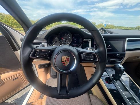 Certified 2023 Porsche Macan Turbo AWD/4WD image 15