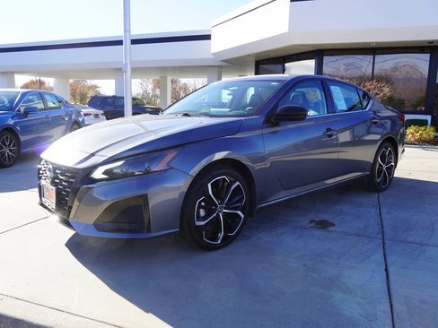 Used 2024 Nissan Altima 2.5 SR w/ SR Premium Package image 4