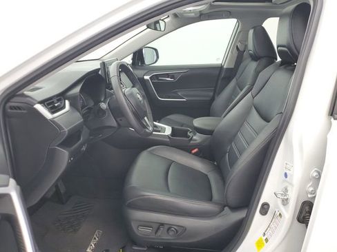 Used 2022 Toyota RAV4 XLE Premium image 19