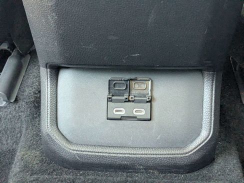 Used 2024 Toyota Highlander XLE AWD/4WD image 16