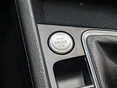Used 2022 Volkswagen Jetta SE FWD image 29