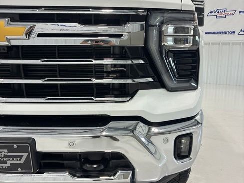 Used 2025 Chevrolet Silverado 3500 LTZ w/ LTZ Premium Package AWD/4WD image 17
