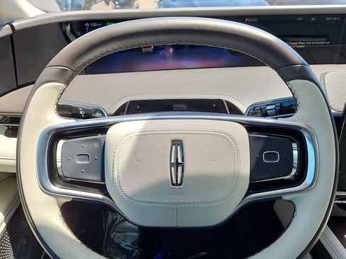 Used 2025 Lincoln Nautilus Black Label AWD/4WD image 20