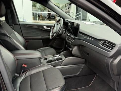 Used 2023 Ford Escape ST-Line w/ Tech Pack #1 AWD/4WD image 4