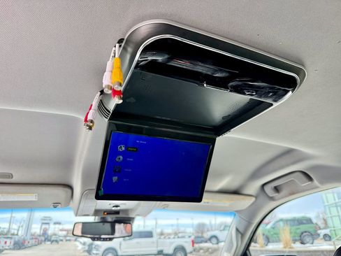 Used 2020 Chevrolet Suburban LT image 28