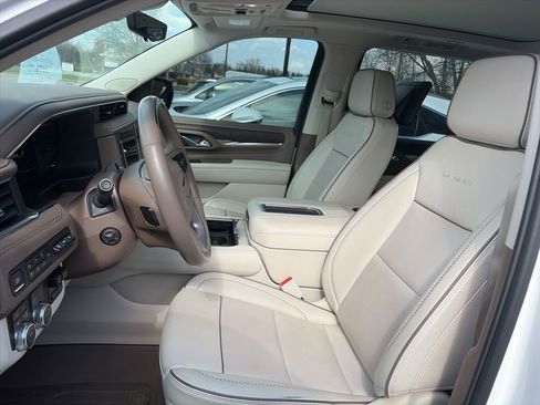Used 2023 GMC Yukon XL Denali w/ Denali Reserve Package image 4