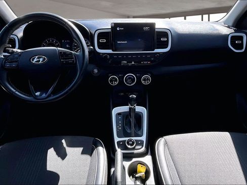 Used 2022 Hyundai Venue Limited FWD image 17