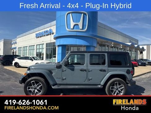Used 2024 Jeep Wrangler Unlimited w/ Convenience Group AWD/4WD image 1